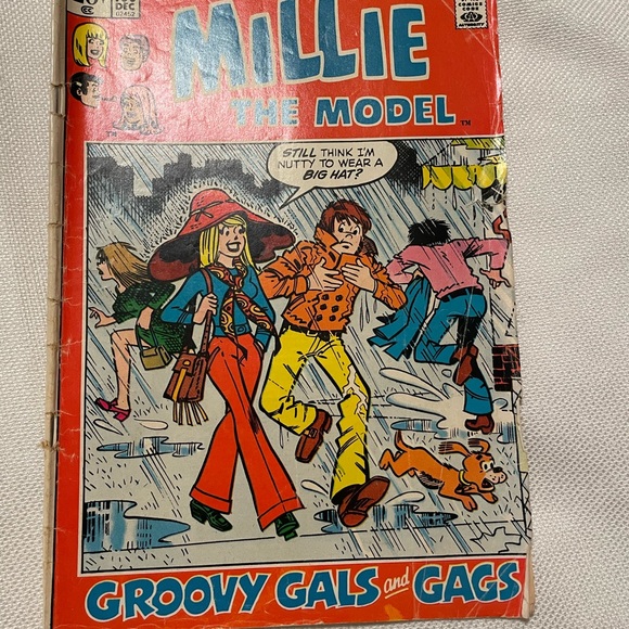 Bundle of 9 Vintage Misc. Comic Books - Picture 2 of 10